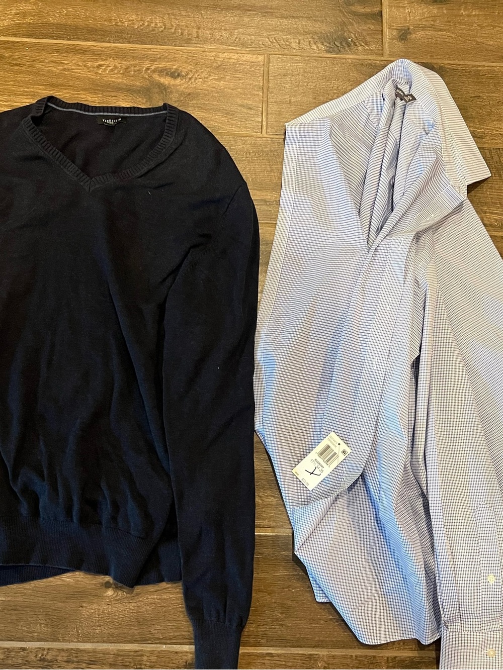 Van Heusen Black V-Neck Sweater & Light Blue Dress Shirt Set. Size XL